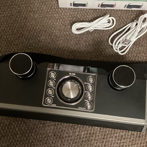 Portable Karaoke Machine - wireless - Picture 2 of 5